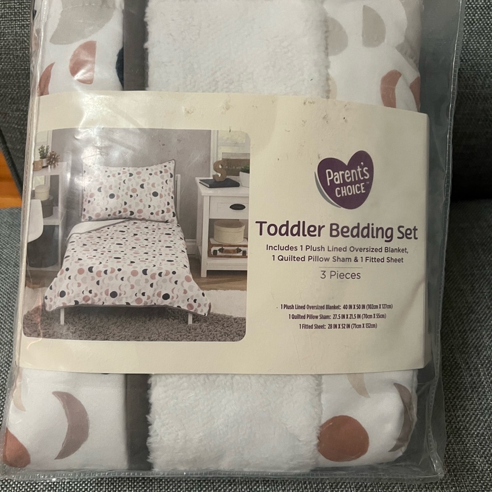 Toddler Bedding Set - Parents Choice - Moon Theme - New with tags - NWT